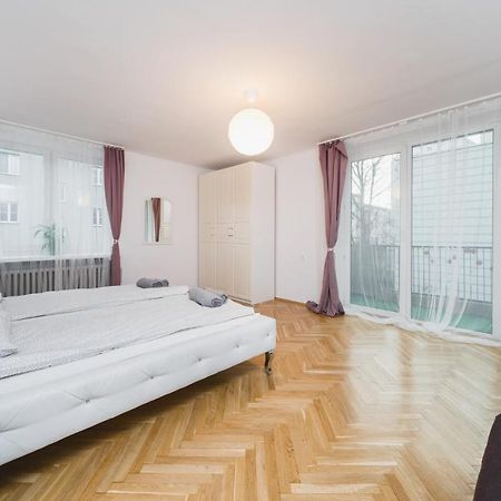 Sunshine Parkside Hideaway - 3 Bedroom - By Upstairs Краків Екстер'єр фото