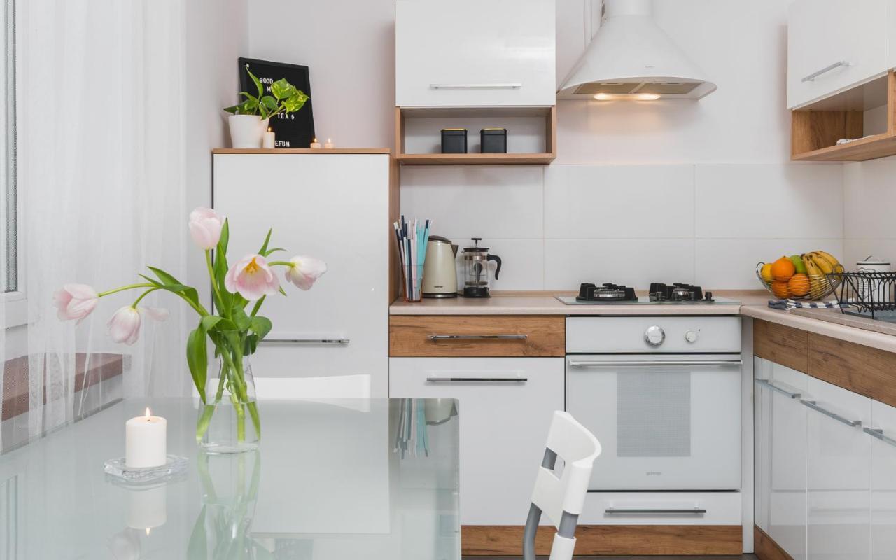 Sunshine Parkside Hideaway - 3 Bedroom - By Upstairs Краків Екстер'єр фото