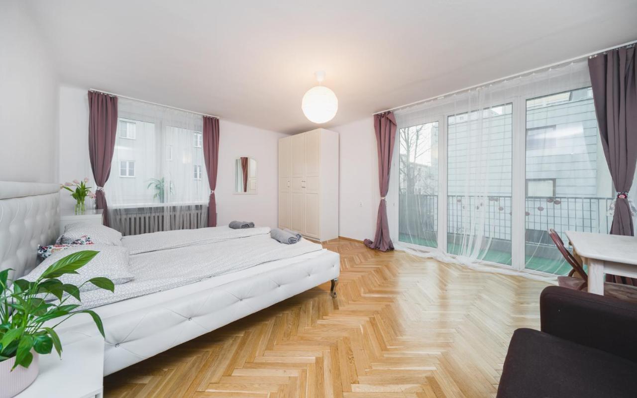 Sunshine Parkside Hideaway - 3 Bedroom - By Upstairs Краків Екстер'єр фото