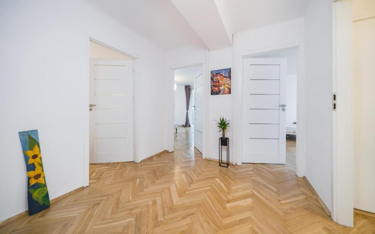 Sunshine Parkside Hideaway - 3 Bedroom - By Upstairs Краків Екстер'єр фото