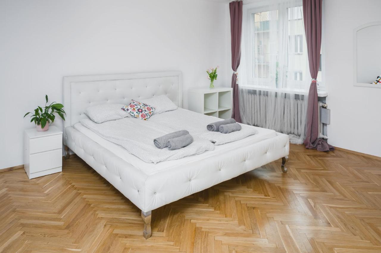 Sunshine Parkside Hideaway - 3 Bedroom - By Upstairs Краків Екстер'єр фото