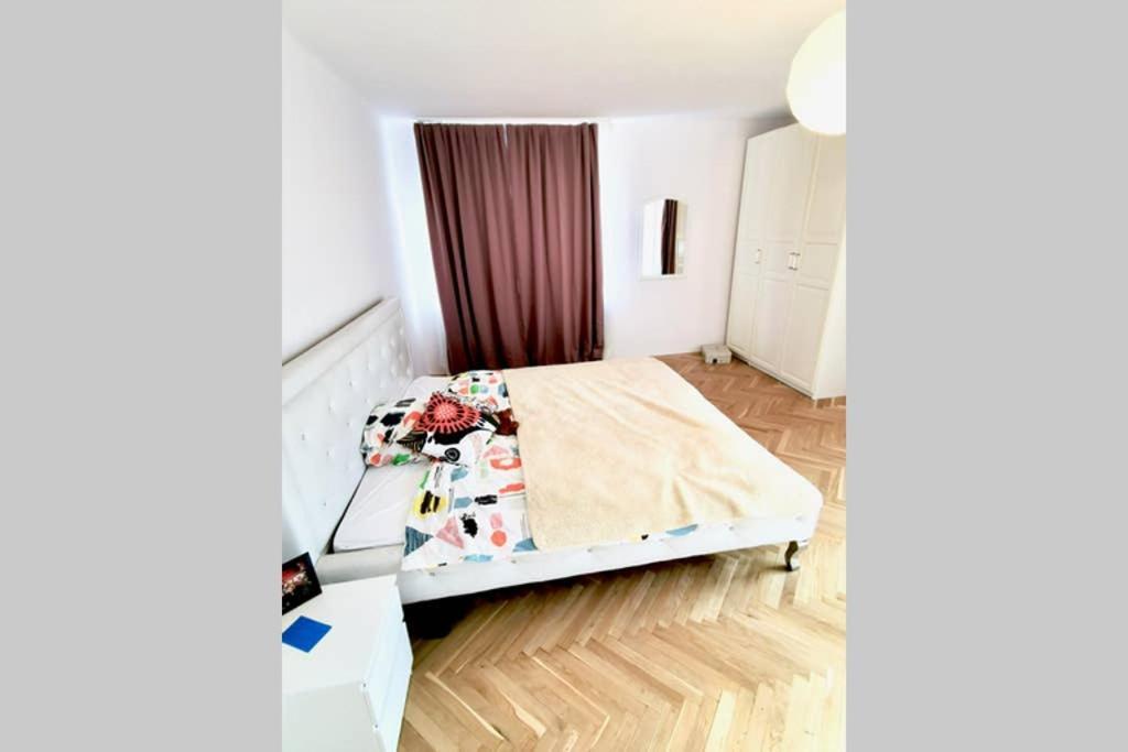 Sunshine Parkside Hideaway - 3 Bedroom - By Upstairs Краків Екстер'єр фото