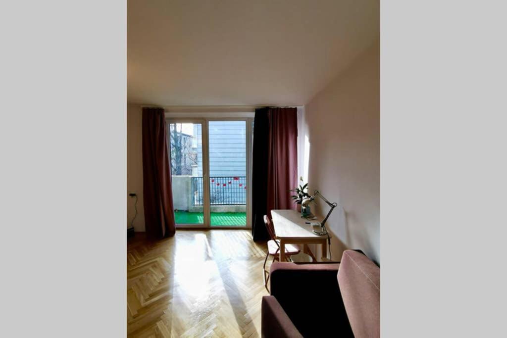 Sunshine Parkside Hideaway - 3 Bedroom - By Upstairs Краків Екстер'єр фото