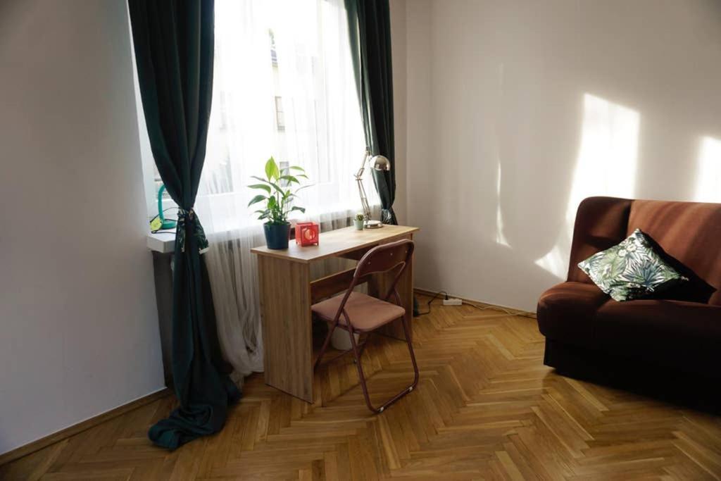 Sunshine Parkside Hideaway - 3 Bedroom - By Upstairs Краків Екстер'єр фото