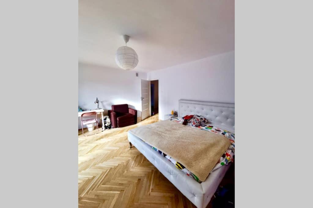 Sunshine Parkside Hideaway - 3 Bedroom - By Upstairs Краків Екстер'єр фото